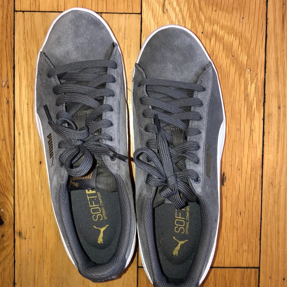 Women’s Puma Sneakers!